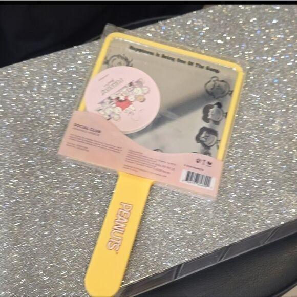 Profusion X Peanuts 75th Social Club Handheld Mirror - Picture 11 of 11